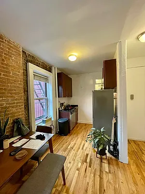 Rented by LJ Sloane Management | media 22