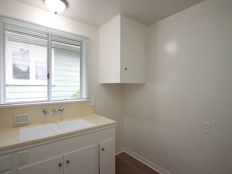 700 E Villa St #C — Photo 5
