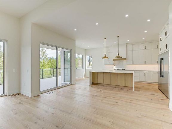 5th image of 10272 Beacon Hill Dr