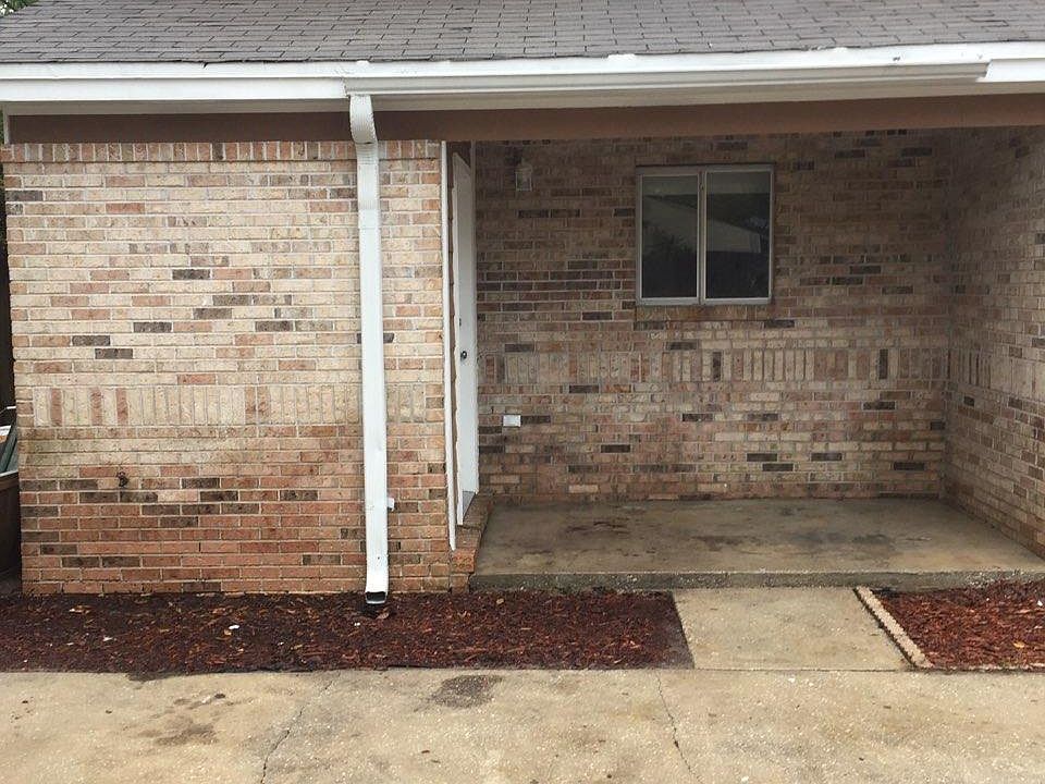 Front of townhouse, end unit