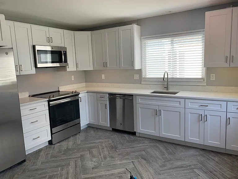 422 Truman St — Photo 2