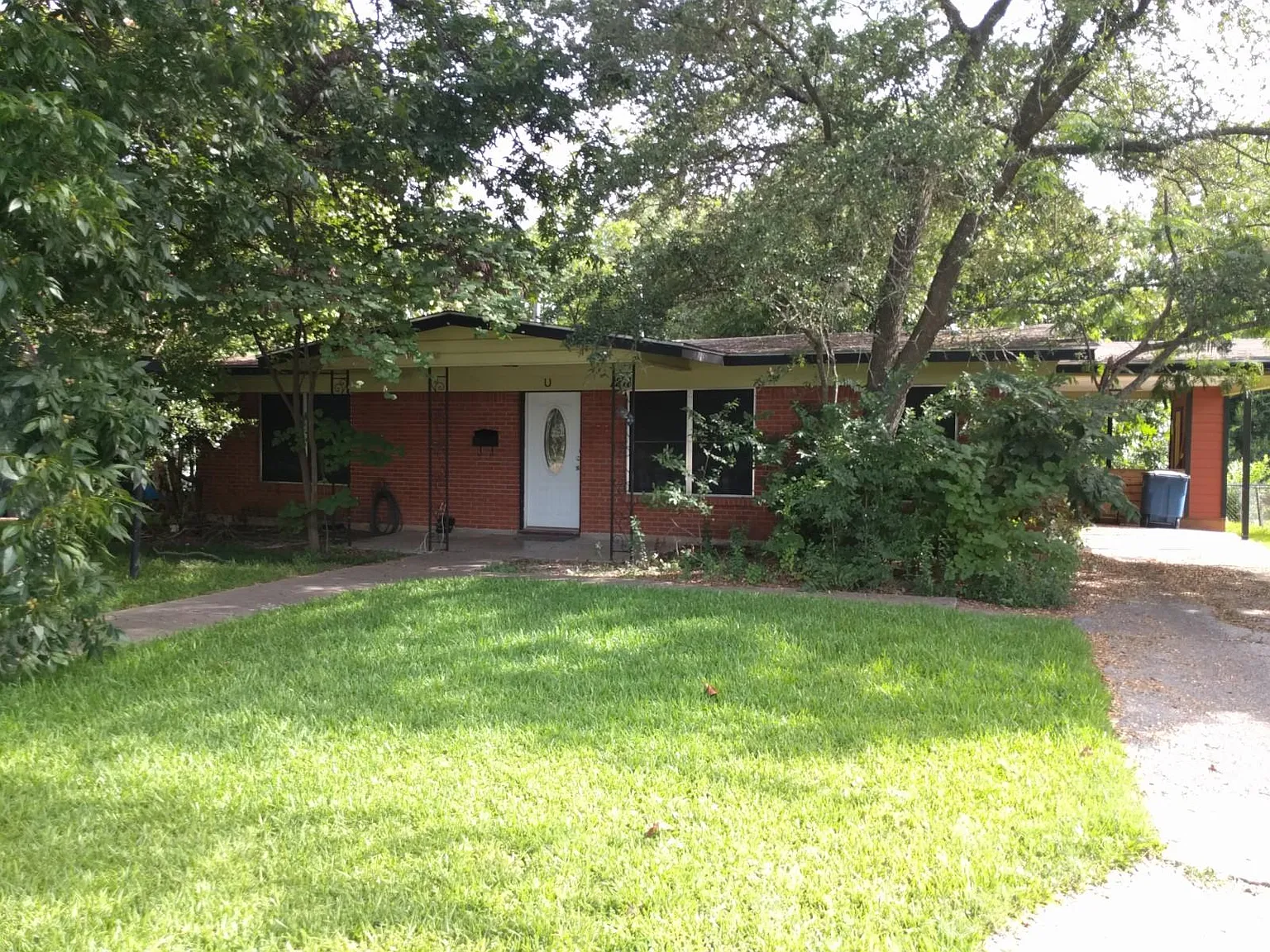 3 bed, 1188 sqft, $900 — Photo 1