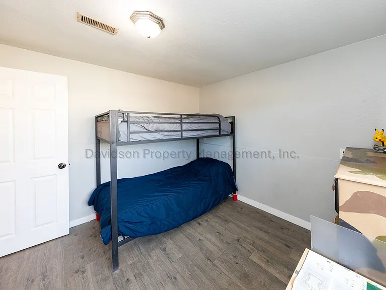 332 Longfellow Dr — Photo 12
