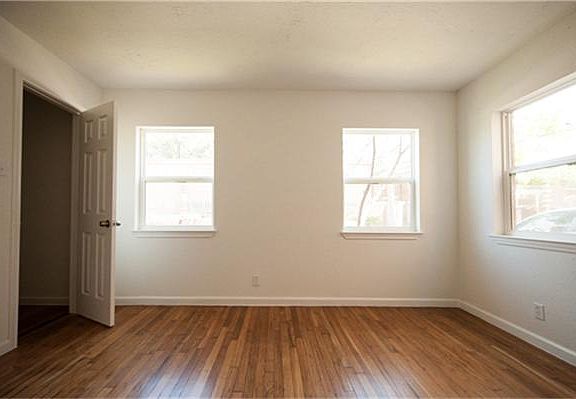 5th image of 2403 Brazoria St APT 4
