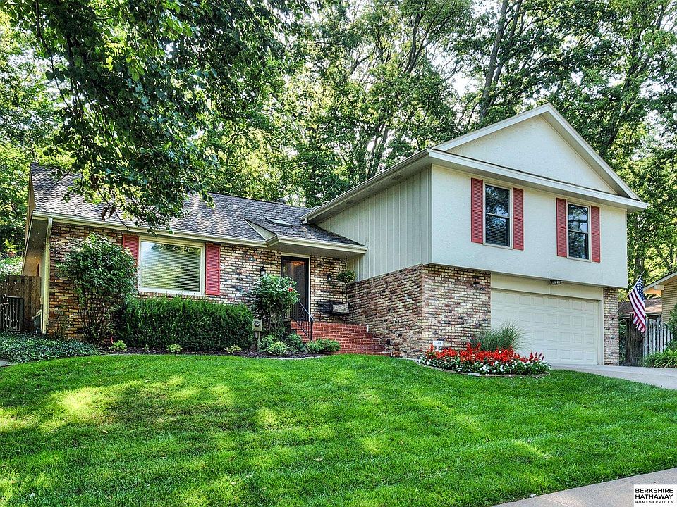 1st image of 305 Greenbriar Ct