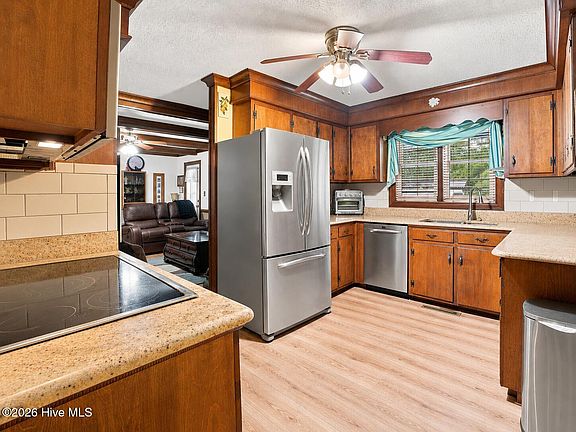 2nd image of 105 Brentwood Drive N