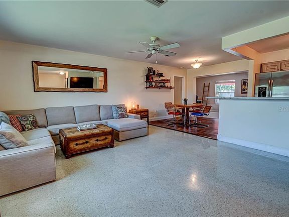 5th image of 551 Oxford Dr