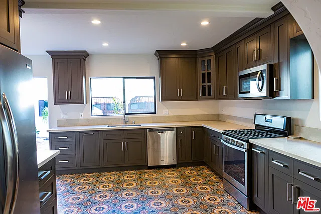 2 bed, 2.5 bath, 1570 sqft, $5,600 — Photo 3