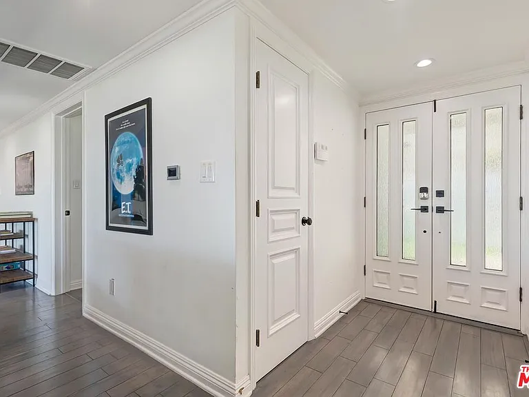 3201 Bonnie Hill Dr — Photo 2