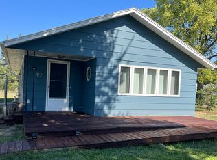 412 R St, Beaver City, NE 68926