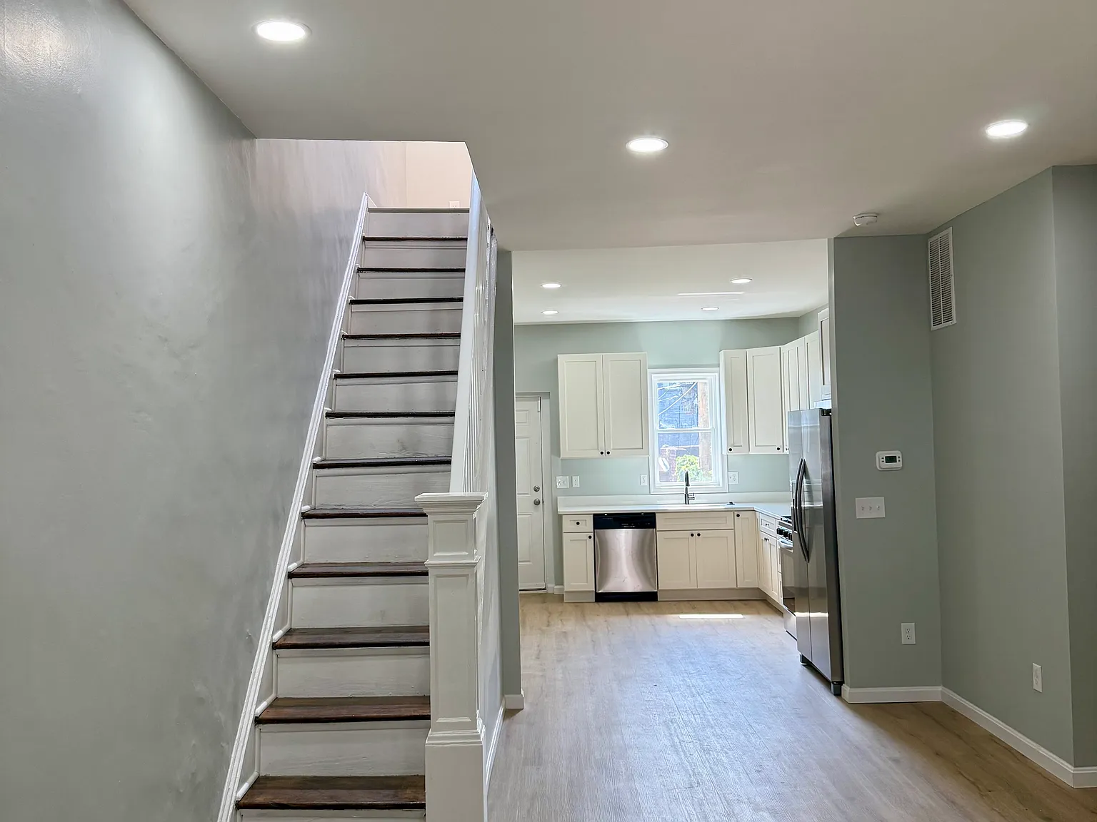2 bed, 1.5 bath, 1232 sqft, $1,875 — Photo 2