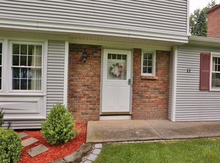 11 Country Corner Ln, Fairport, NY 14450