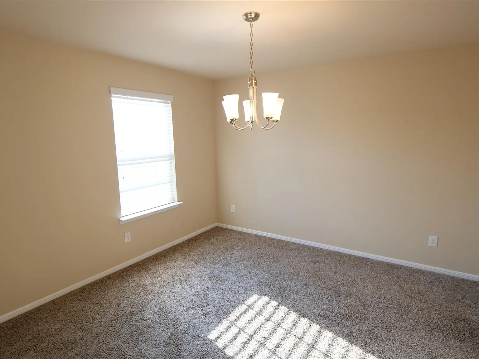 4 bed, 2.5 bath, 2236 sqft, $2,200 — Photo 3