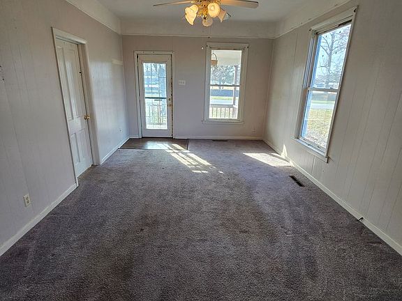 5th image of 300 Richmond Ave