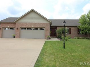 1605 Nighthawk Ct, Pekin, IL