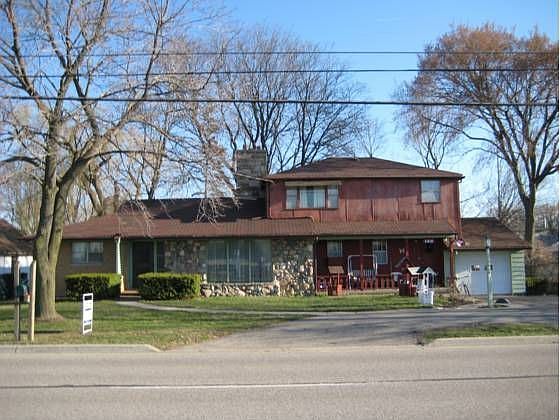1st image of 2816 W Saint Joseph St