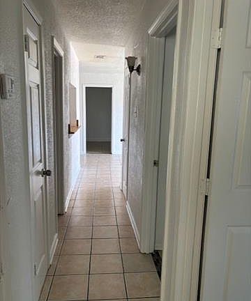 3rd image of 916 Patton Ln