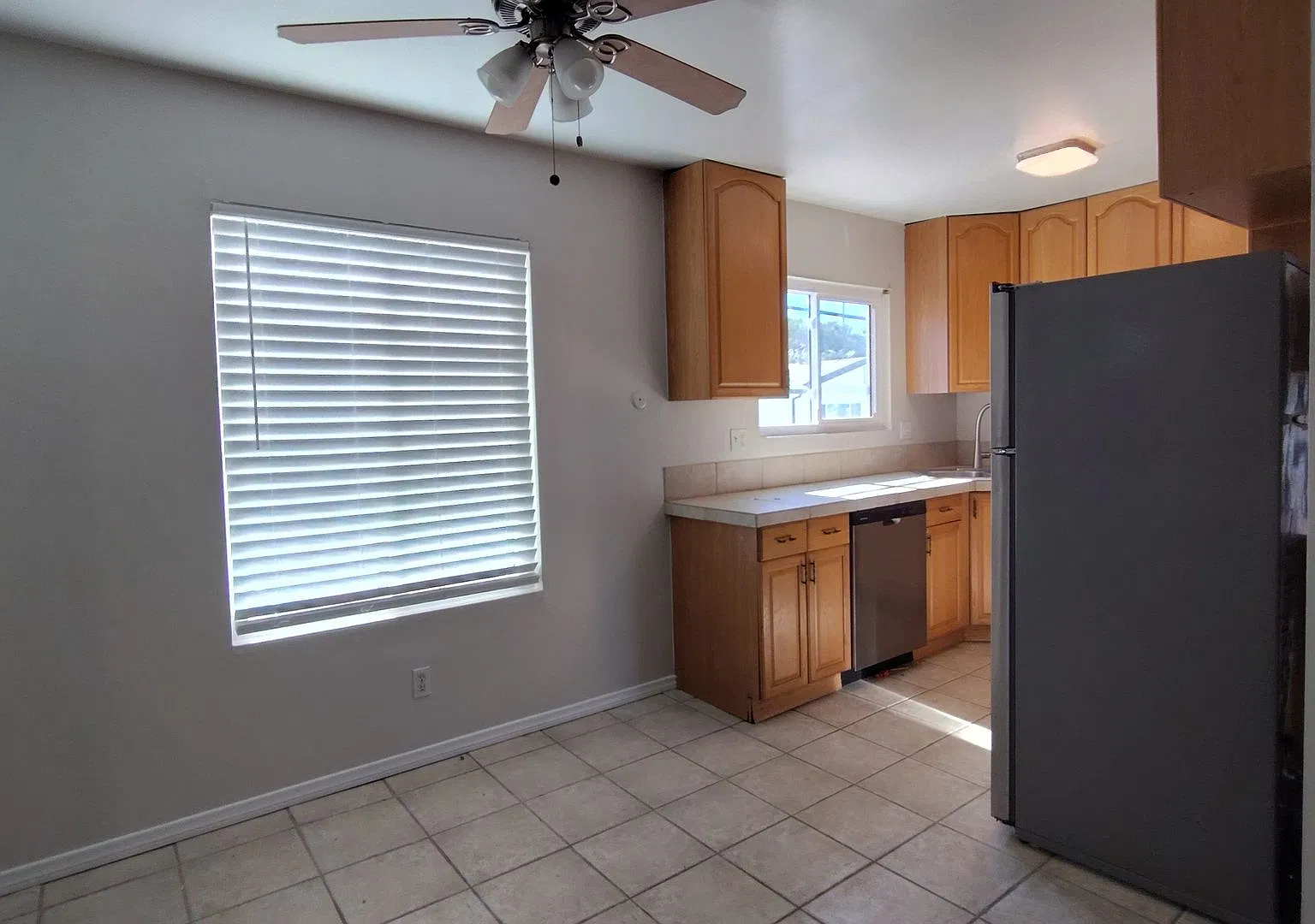 Don't miss this charming apartment in one of San Diego's most sought-after beach communities. Enj... — Photo 2