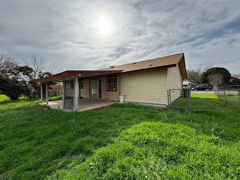 1402 Hammond Dr — Photo 35