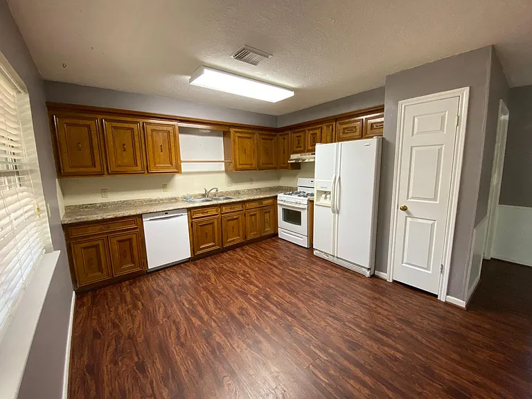 403 Texas St — Photo 3