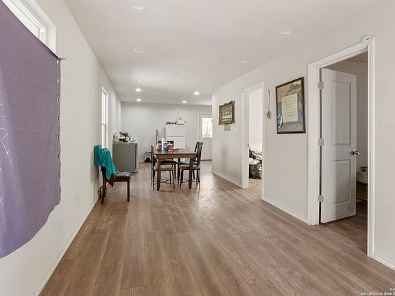 5th image of 842 SW 39TH ST