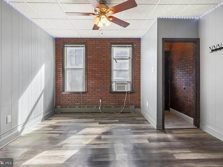 3218 E Thompson St — Photo 1