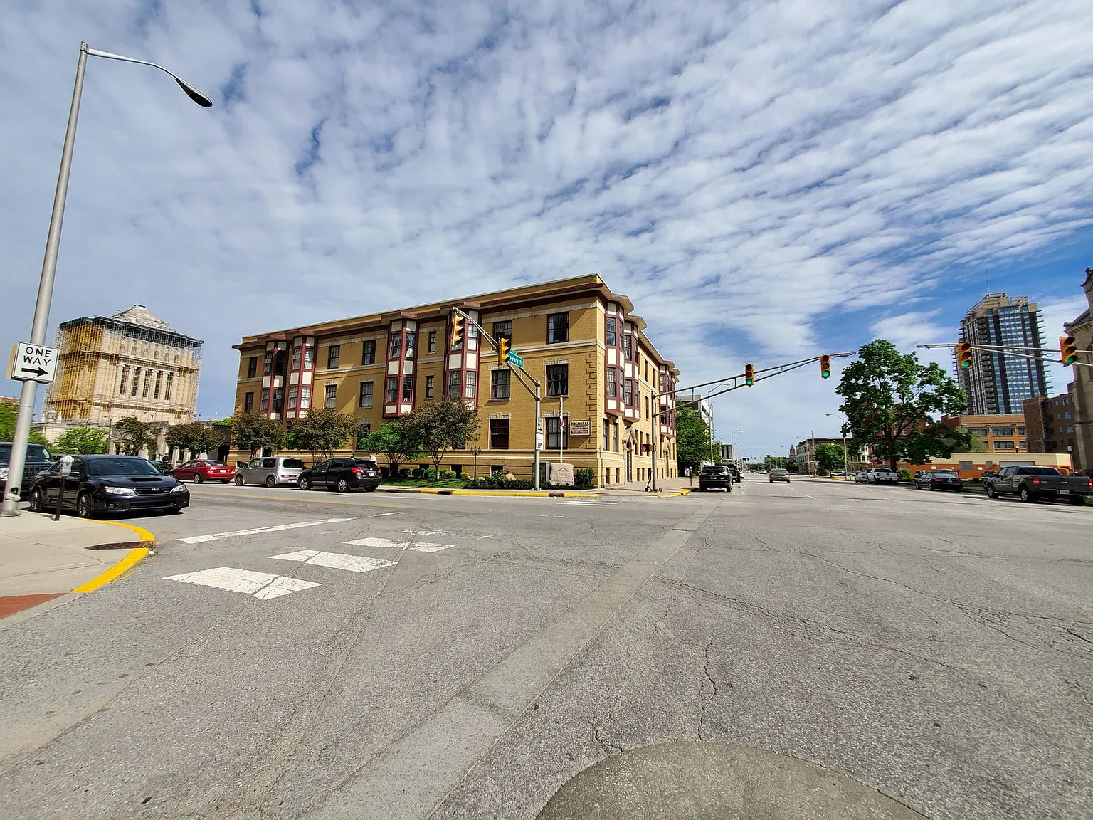 Indy Downtown Colonial Apartments — Photo 3