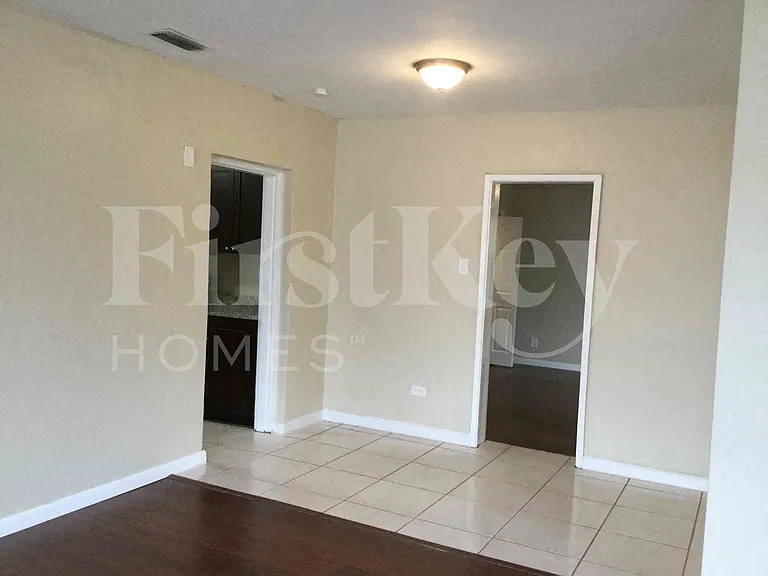 1121 NW 23rd Ter — Photo 9