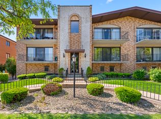 4101 W 93rd Pl APT 1B, Oak Lawn, IL 60453