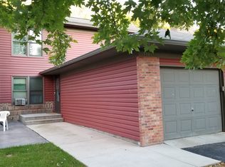 510 Hunter Hill Rd, Hudson, WI 54016