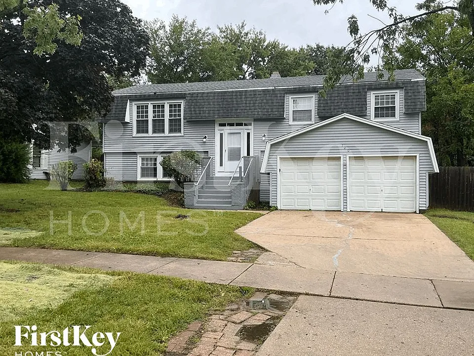 120 S Lancaster Dr