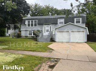 120 S Lancaster Dr, Bolingbrook, IL 60440