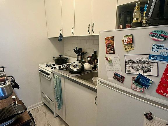3rd image of 41 W 71st St APT 6C