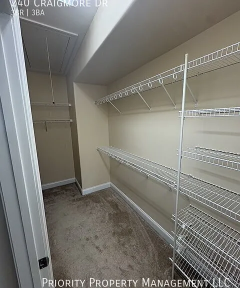240 Craigmore Dr — Photo 29