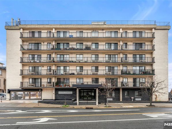 233 12th St APT 5E, Palisades Park, NJ 07650