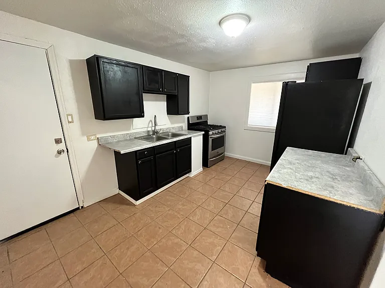 115 E Alturas St #3 — Photo 1