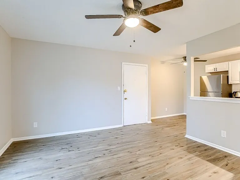 Eagle's Nest Apartments — Photo 43