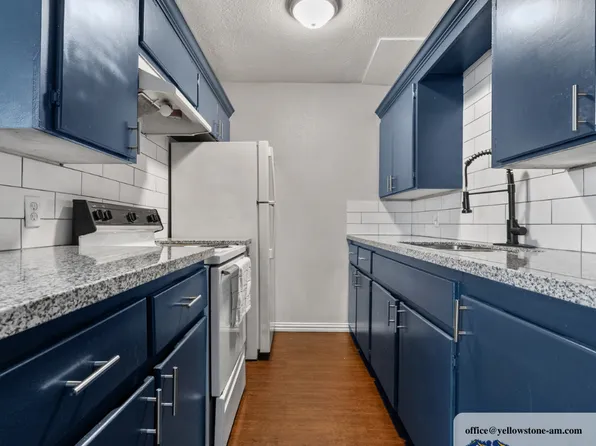 100 S 2nd St APT 47, Alvin, TX 77511