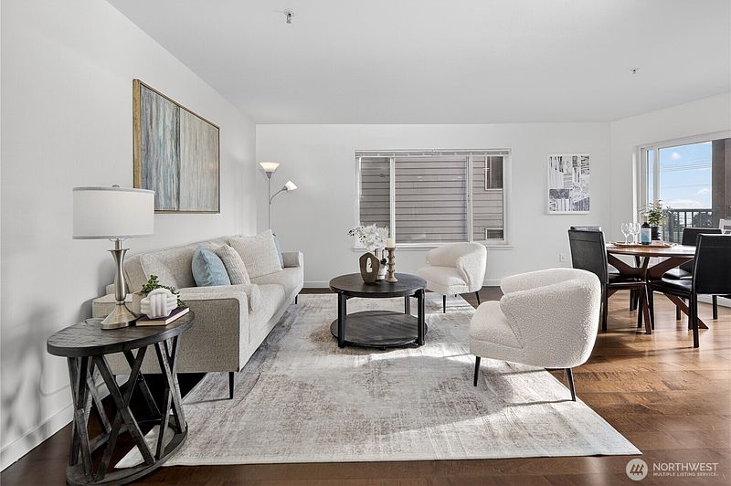 4th image of 524 6th Avenue W #110