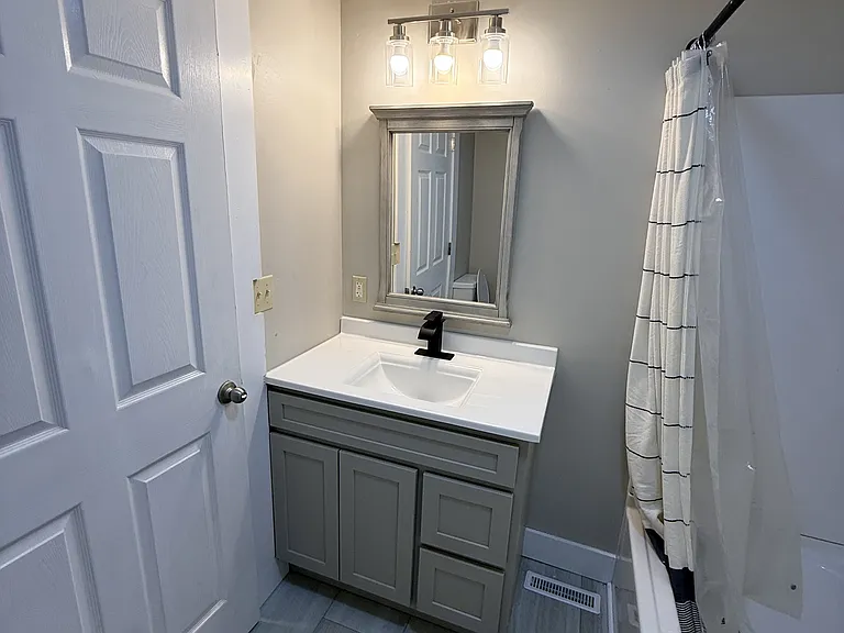 25 Woodrow Ave — Photo 13