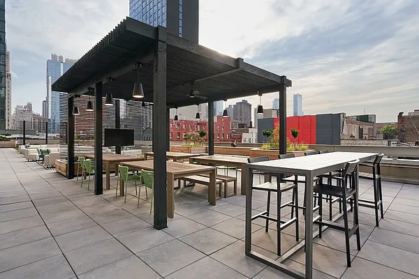 Rented by Greystar | media 6