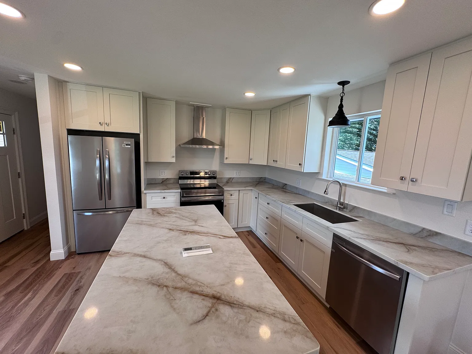 2 bed, 1100 sqft, $1,950 — Photo 3