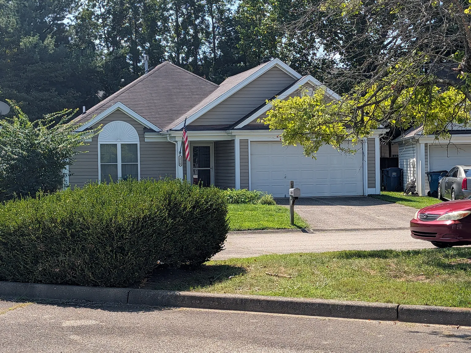 2 bed, 1050 sqft, $1,650 — Photo 2