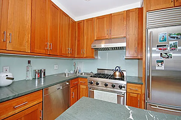 Rented by Veracity NYC LLC | media 17