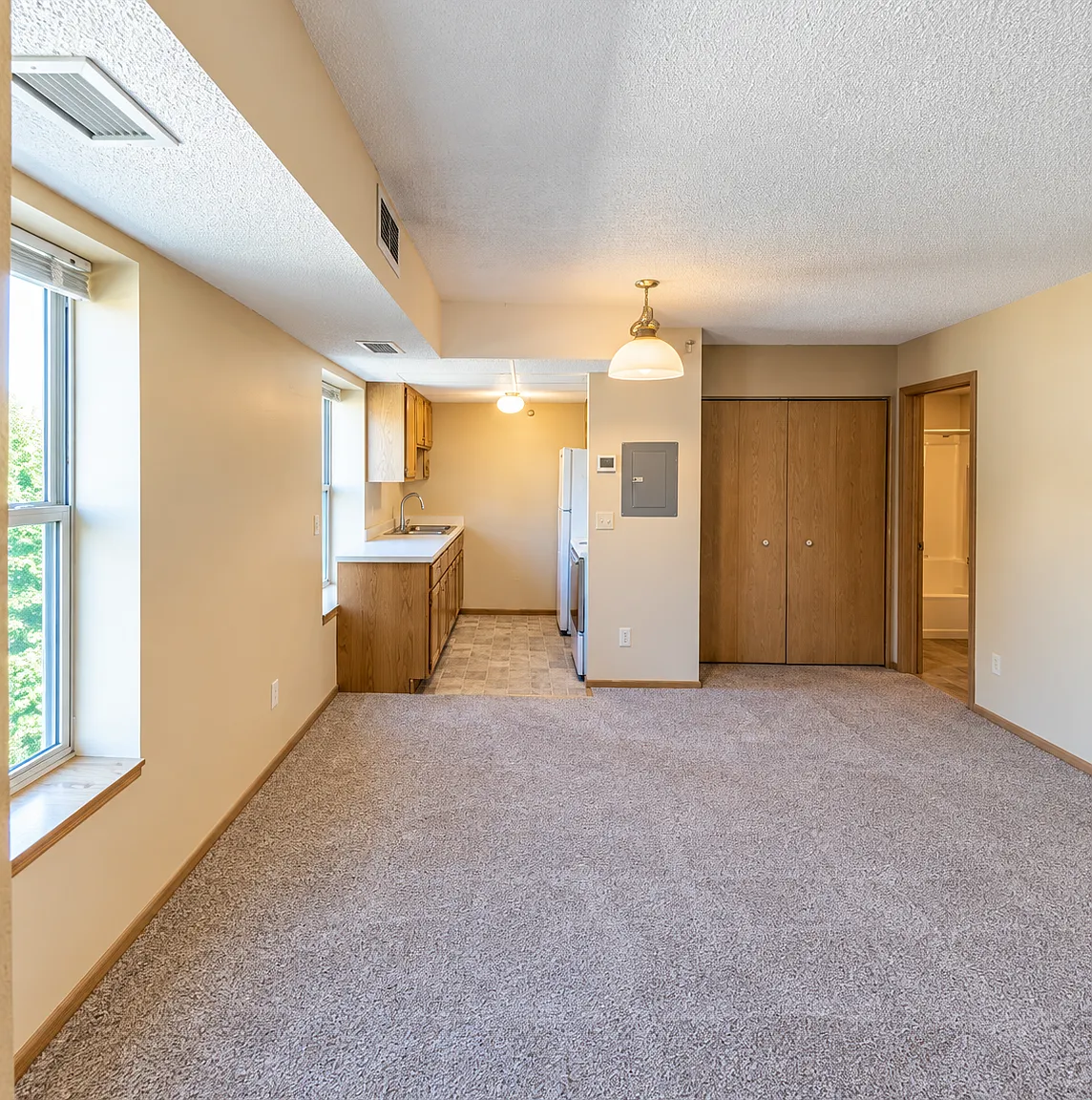 Studio, $899 — Photo 2