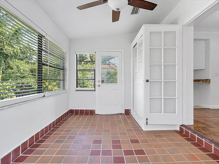 8826 Emerson Ave — Photo 11