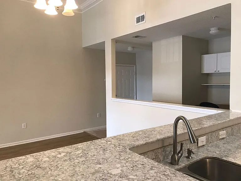 239 Longview Ave #12 — Photo 8