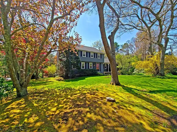 8 Schooner Ln, Bourne, MA 02532