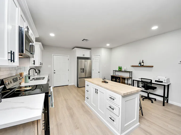 2811 Winbern St — Photo 15