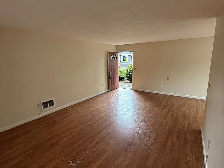 4202-4224 SE 58th Ave — Photo 3